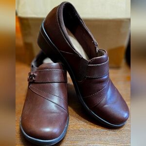 Clarks Women's Brown Comfort Loafer